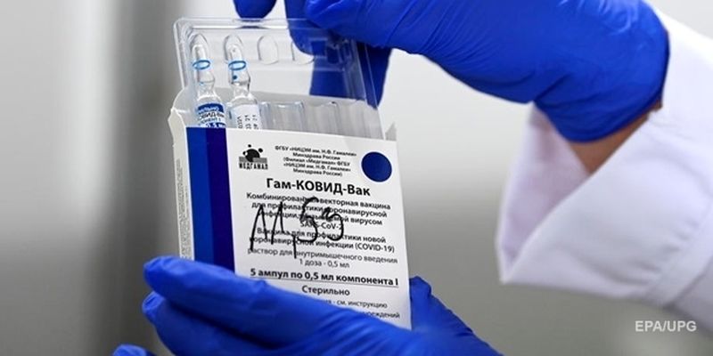 AP назвало причины провала вакцинации в России