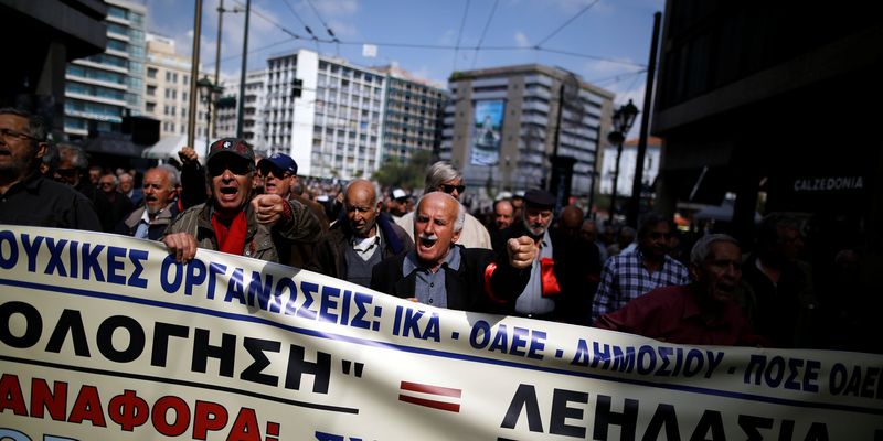 Греческие острова массово заполняют беженцы: жители объявили властям бойкот