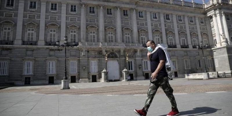 Мадрид отменяет карантинные ограничения для ресторанов и клубов
