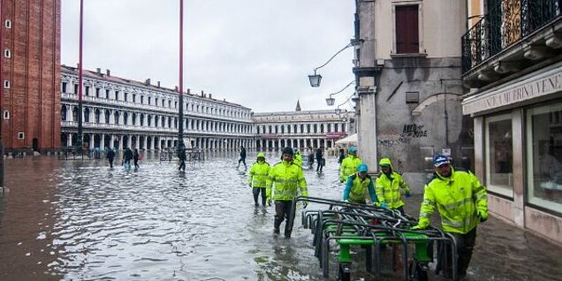 Венецию атаковала "большая вода": объявлен режим ЧП. Новые фото и видео