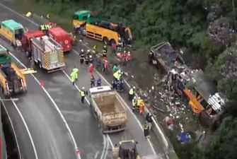 В Бразилии автобус с туристами сорвался в пропасть: 19 погибших