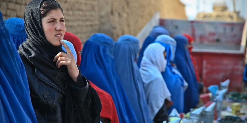 Талибы усилили ограничения на женское образование: запретили поступать в университеты
