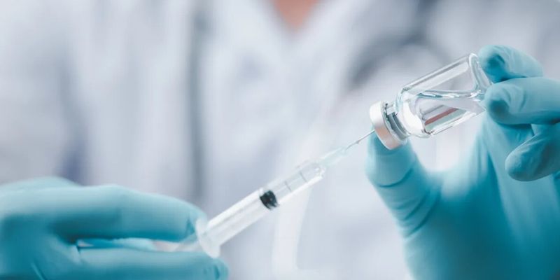 Ученые обследовали немца, получившего 217 прививок от коронавируса: что они выяснили