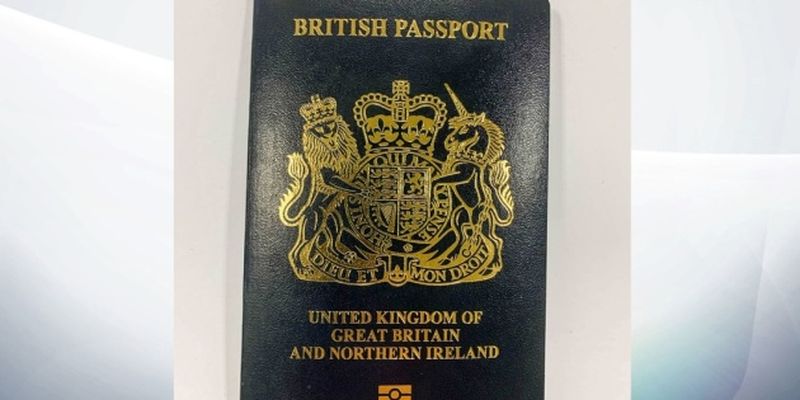 В Британии с марта будут выдавать паспорта "культового" дизайна