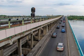 В Киеве временно ограничат движение на мосту Метро