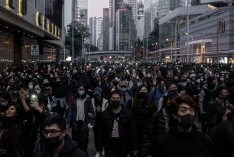 В Гонконге сотни тысяч людей вышли на протесты