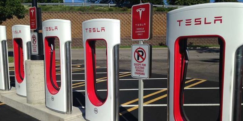 Tesla пострoит в Украине две станции быстрых зарядок Supercharger