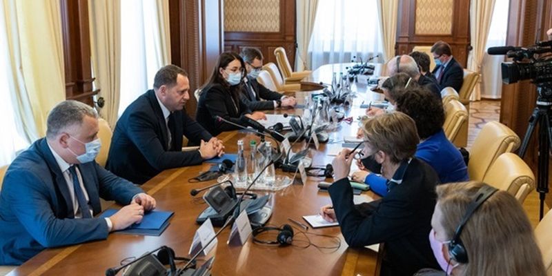 Ермак обсудил с послами G7 урегулирование на Донбассе
