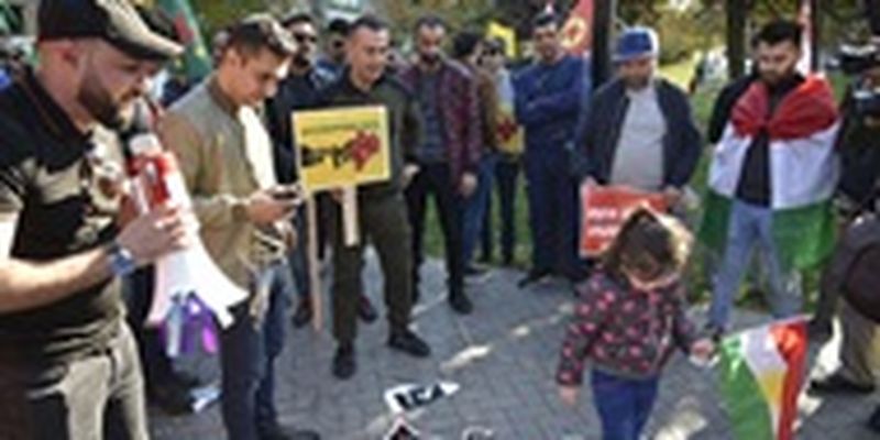 Курды пикетировали посольство США в Киеве