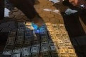 Двое полицейских задержаны в Одессе на взятке 5 тыс. долларов