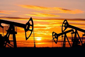 Более сильному росту нефти препятствует всплеск COVID-19 в США