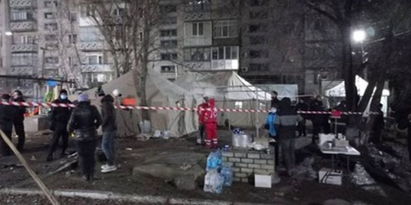 Под завалами нашли еще одно тело: новые фото, видео и подробности взрыва в доме под Николаевом