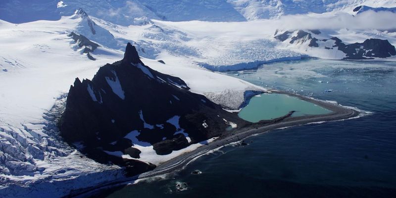 Танення льодовиків під арктичними озерами загрожує клімату сильніше, ніж вважалося раніше