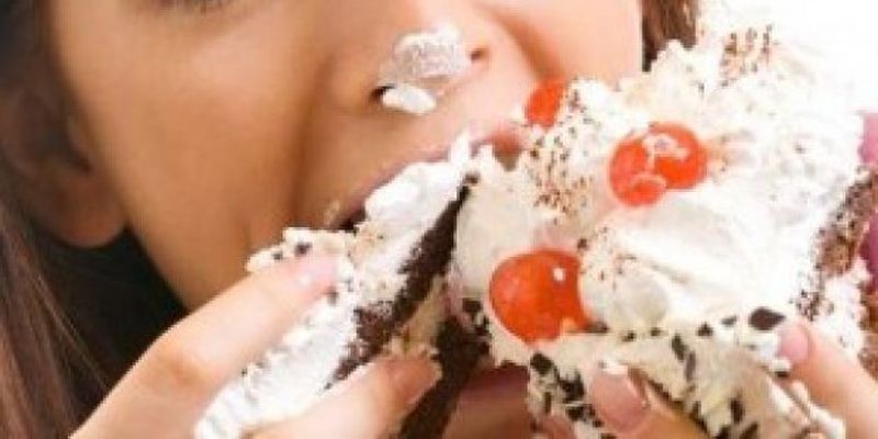 Ученые назвали причину повышенной тяги к сладкому