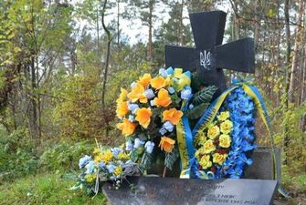 "Загинули в боротьбі за Україну". У Польщі вандали спаплюжили меморіальну дошку загиблих воїнів