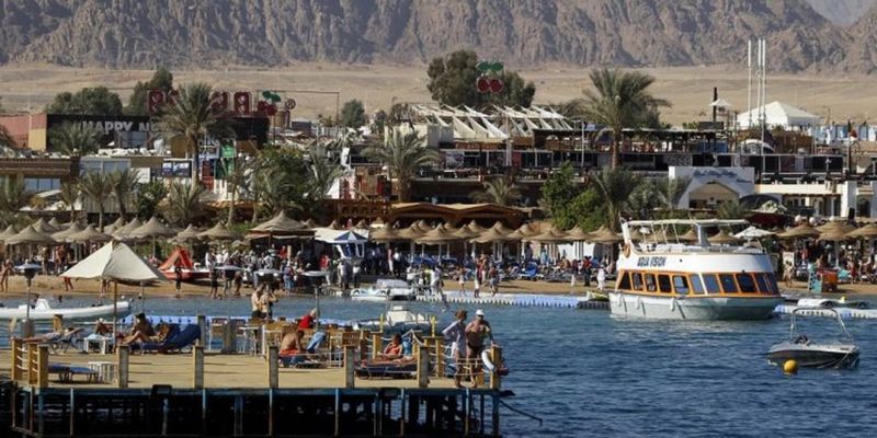 У Єгипті вводять локдаун: закриваються ресторани, торгові центри і парки