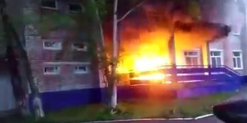 В российском Комсомольске-на-Амуре подожгли здание Росгвардии. Видео