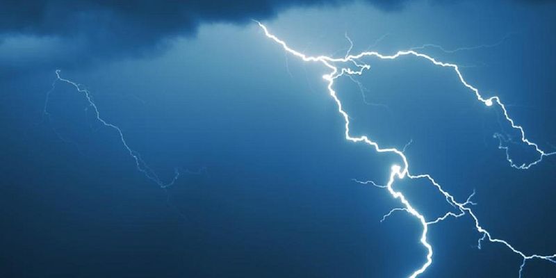 Ученые научились отводить удары молнии с помощью лазера
