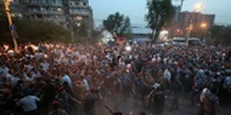 На акции протеста в Ереване пострадали 50 человек - СМИ