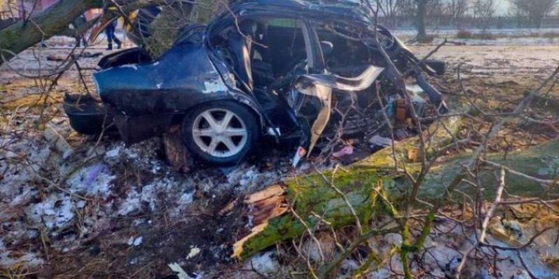 Жуткое ДТП в Херсонской области: авто разорвало пополам