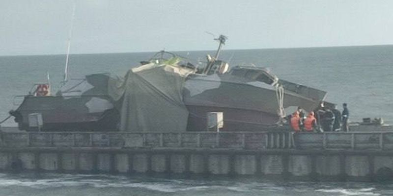 Россияне забрали на ремонт свой катер «Раптор», подбитый ВСУ в Черном море