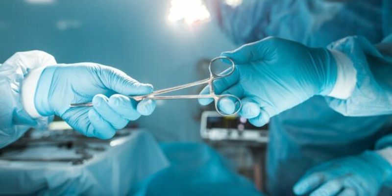 Через небольшой разрез: в Виннице хирурги успешно удалили осколок из работающего сердца