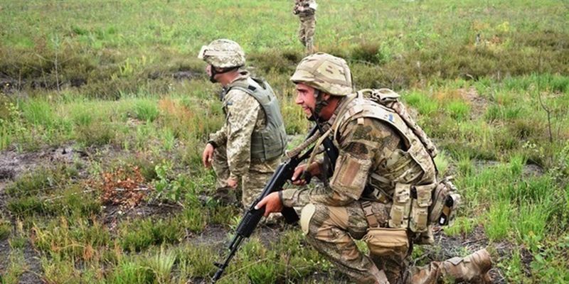 На Донбассе военный ВСУ получил осколочное ранение