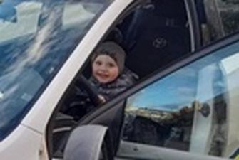 В Тернополе полицейские осуществили мечту двухлетнего мальчика