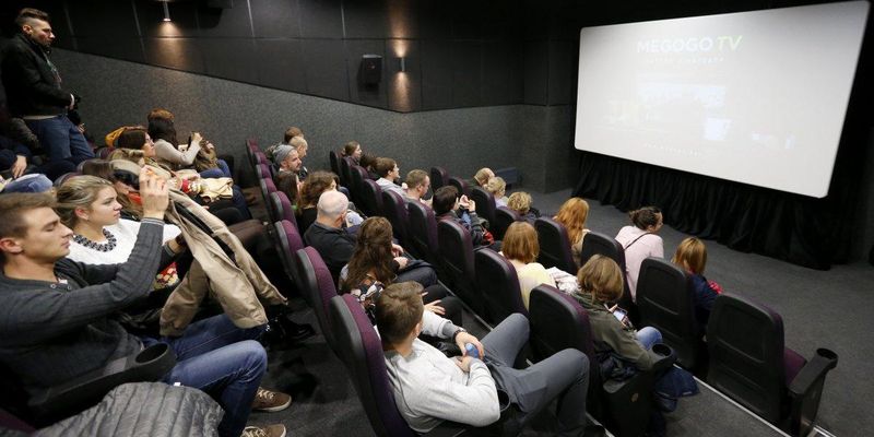 Українці стали менше цікавитися комедіями й більше дивитись історичні фільми – опитування