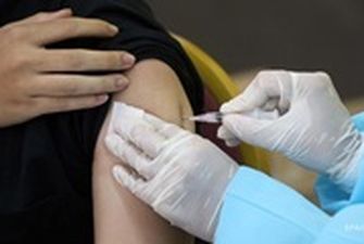 Украина получила 500 тысяч доз вакцины против штамма Омикрон