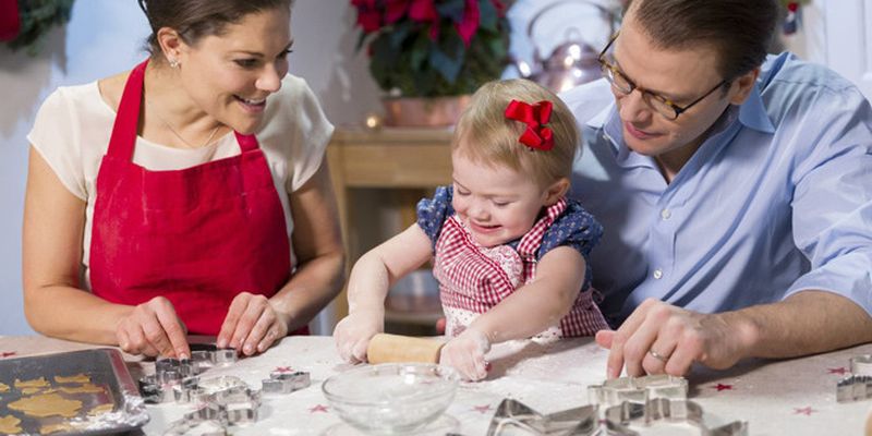 Встречаем рождество по-королевски: 10 правил этикета за столом