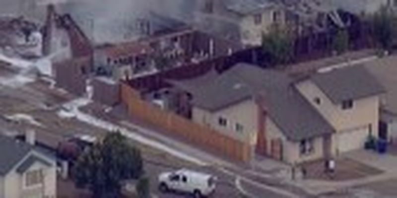 У Каліфорнії літак впав на житлові будинки: є загиблі