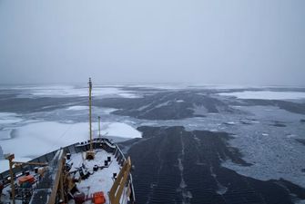 Изрезал 8-метровыми волнами. Сильнейший арктический циклон в истории изрядно потрепал морской лед