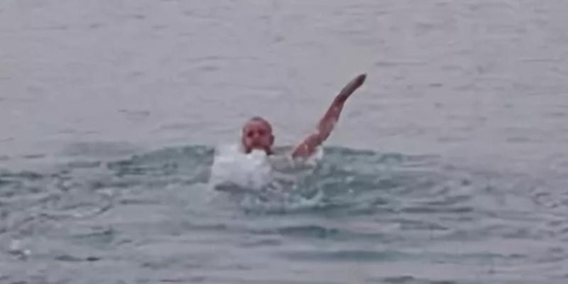 Пьяный украинский моряк прыгнул за борт вместе с чемоданом