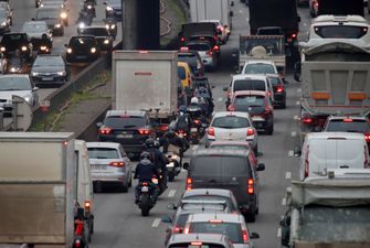 Забастовки во Франции: пробки протяженностью почти 600 км и взвинченные цены на такси
