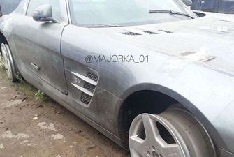 Mercedes-Benz SLS AMG бросили ржаветь в глуши под открытым небом