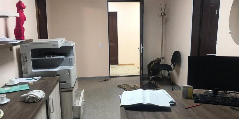 Зв'язали пенсіонерку-охоронця і вкрали 13 ноутбуків: у Миколаївській області зухвало пограбували ОТГ