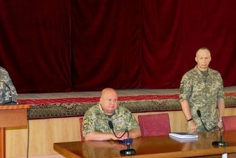 Хомчак представив особовому складу Сухопутних військ нового командувача