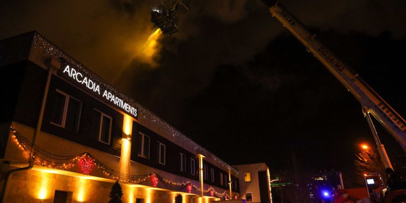В Одесі на Аркадії горить готель: є загиблий