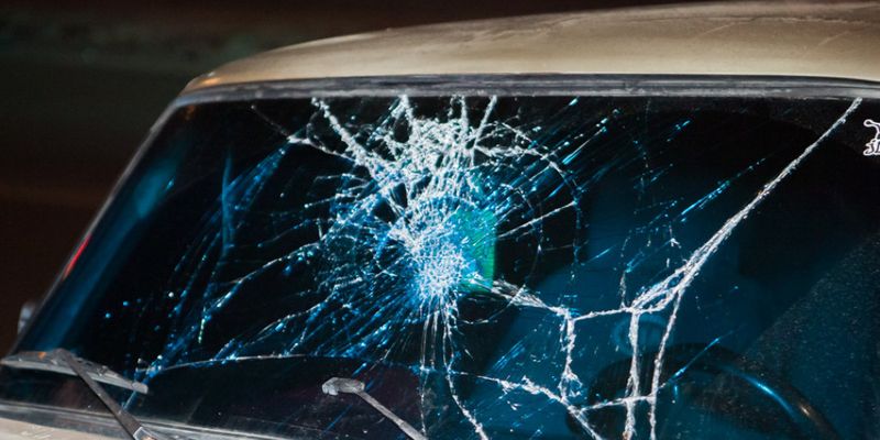 Водитель ВАЗ сбил девушку в Днепре: пострадавшую доставили в больницу
