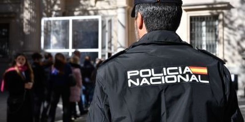 Испанская полиция установила город, из которого присылали письма со взрывчаткой — Reuters