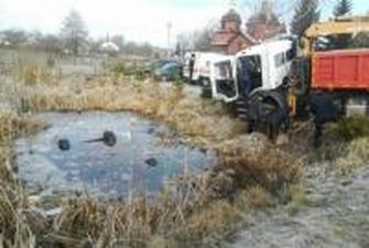 Во Львовской области в водоеме обнаружили автомобиль с четырьмя телами