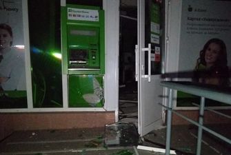 Злоумышленники взорвали очередной банкомат и пытались его ограбить