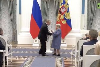 Великан и бабушка: сети повеселило фото Путина с известной россиянкой