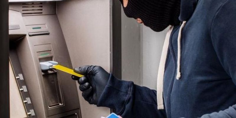 Трьох громадян України підозрюють у викраденні 138 тисяч євро з банкоматів у Чорногорії
