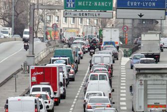 Более 630 километров: Парижский регион парализовали рекордные пробки