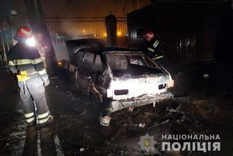 У Чернівцях зловмисник за ніч влаштував одразу кілька підпалів автівок