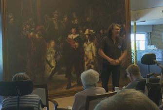 В Нидерландах "Ночной дозор" Рембрандта выставляют в домах престарелых