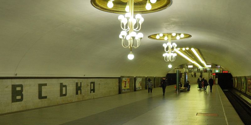 В Киеве в метро мужчина упал замертво на перроне одной из станций