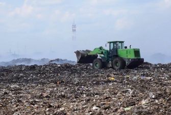 Третю добу горить сміттєзвалище на Миколаївщині: фото і відео